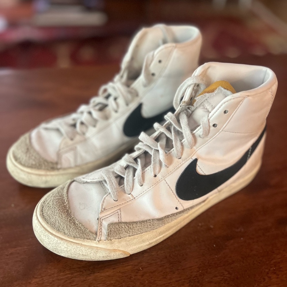 Nike Blazers Mid ‘77 White and Black Sneakers (Mens 7.5 / Womens 6) - Picture 3 of 8